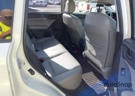 2015 Subaru Forester 2.5I z USA, uszkodzony, nr VIN JF2SJABC0FH543704